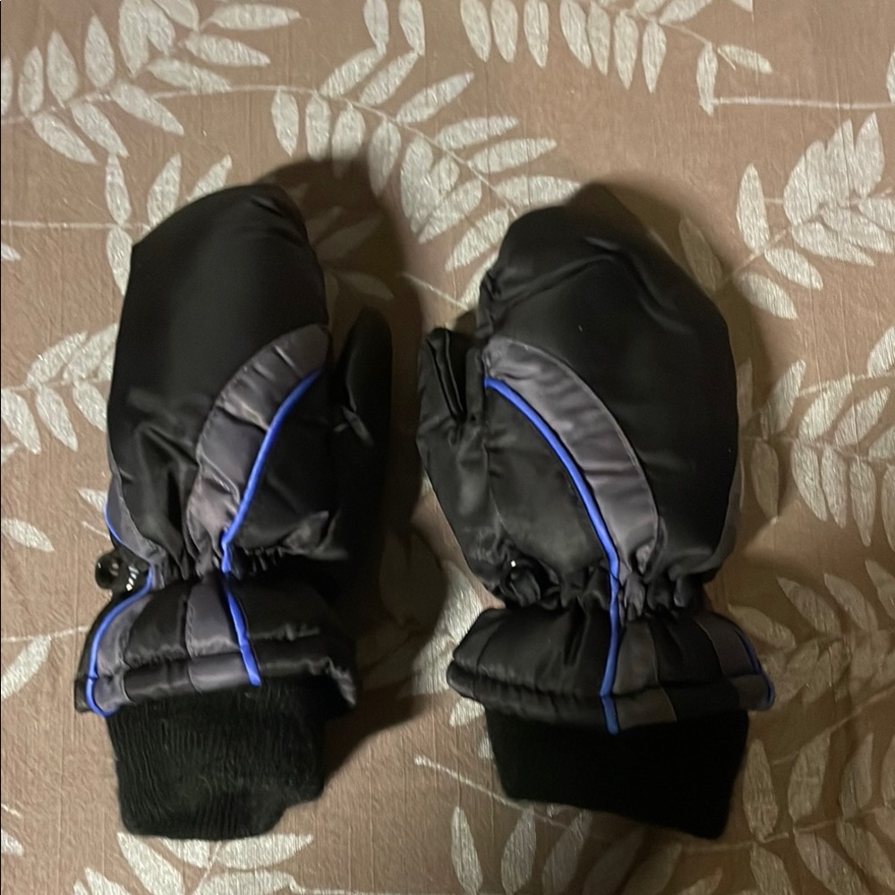 Kids Black and Blue Winter Mittens